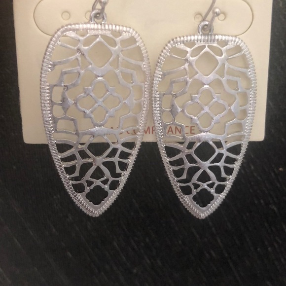 Delicate lace earrings - Picture 1 of 3